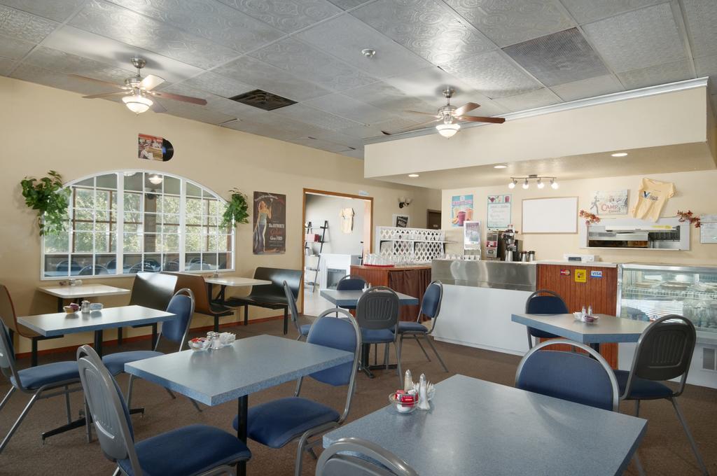 Christina Lake Village Restaurant billede
